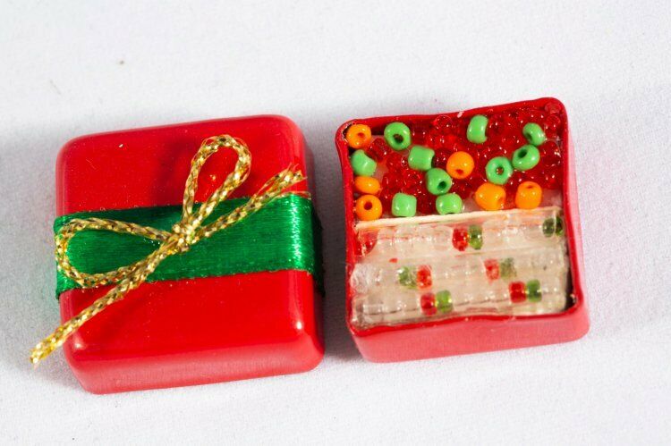 Red Candy Box by Reutter Porcelain - Dollhouse Miniature