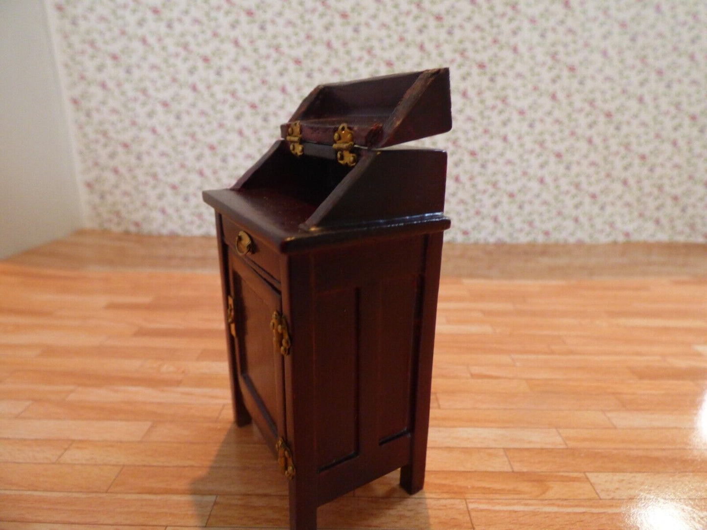 Bespaq Dollhouse Miniature Small Side Table/Desk in Mahogany