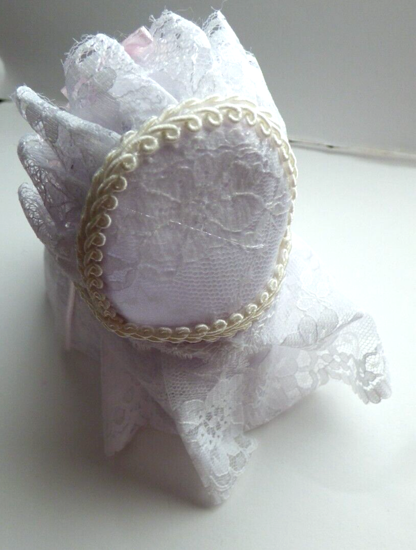 Baby Cradle with Lace by Reutter Porcelain - Dollhouse Miniature