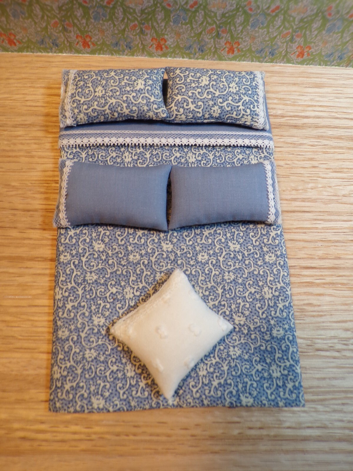 Dollhouse Miniature Double Bed Comforter and Pillow Set V1