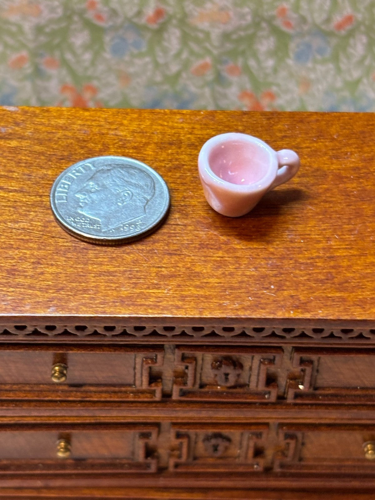 Dollhouse Miniature Set of 4 Pink Ceramic Coffee Cups