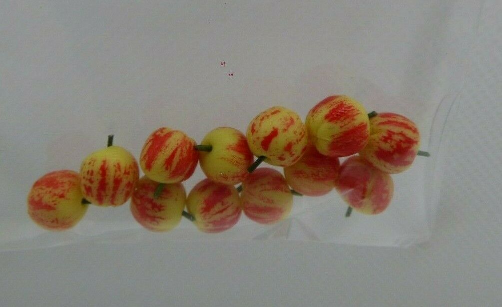 Dollhouse Miniature Set of 12 Red Apples