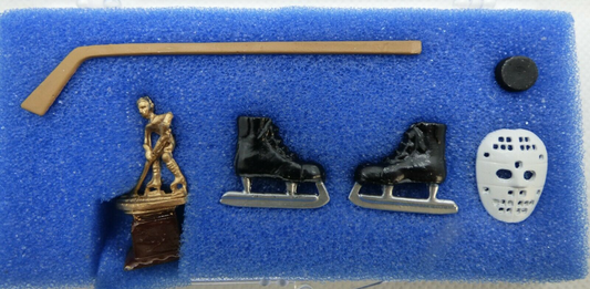 Dollhouse Miniature Hockey Set, 6 Pieces
