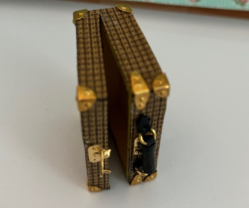 Dollhouse Miniature Medium Suitcase by Heidi Ott