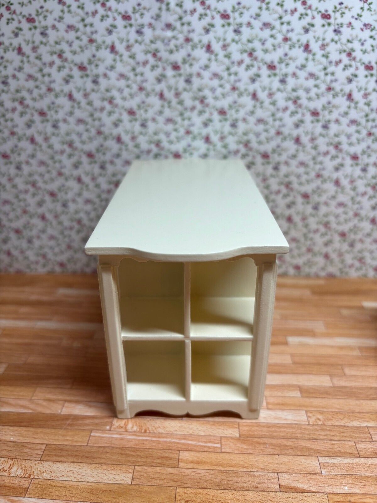 Gorgeous 3-Piece Kitchen Island + Stools for Dollhouse in Cream - Special Design