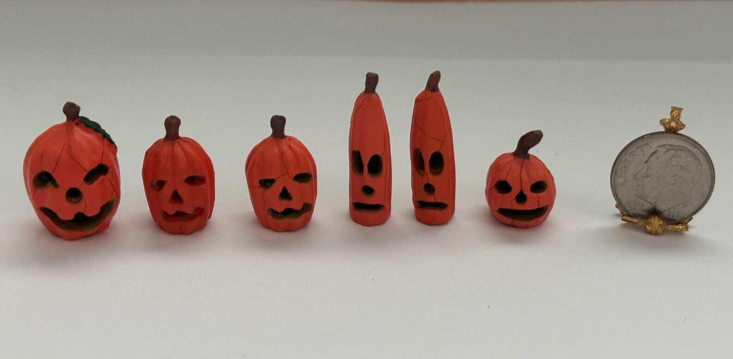 Dollhouse Miniature Set of 6 Halloween Pumpkins by Falcon Miniatures #1
