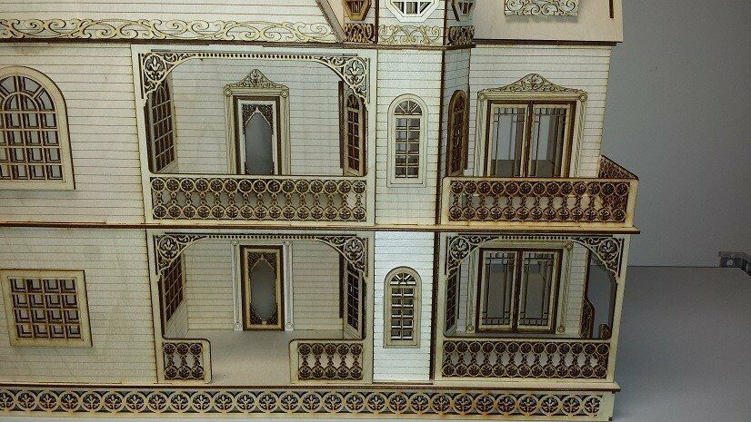 Jasmine Gothic Victorian 1:24 Kit with French Doors
