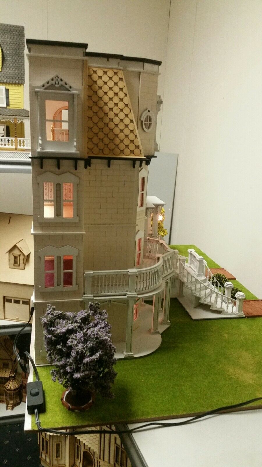 Hegeler Carus Mansion 1:24 scale Dollhouse Kit