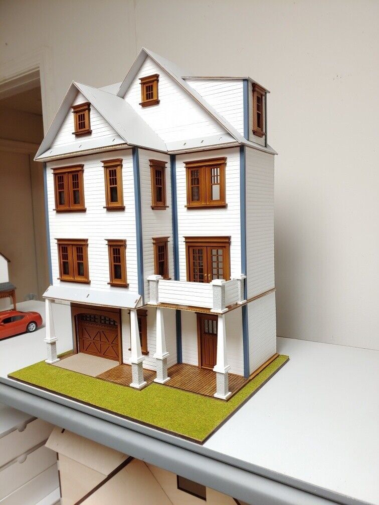 Clarkson Craftsman Mansion 1:24 Dollhouse Kit