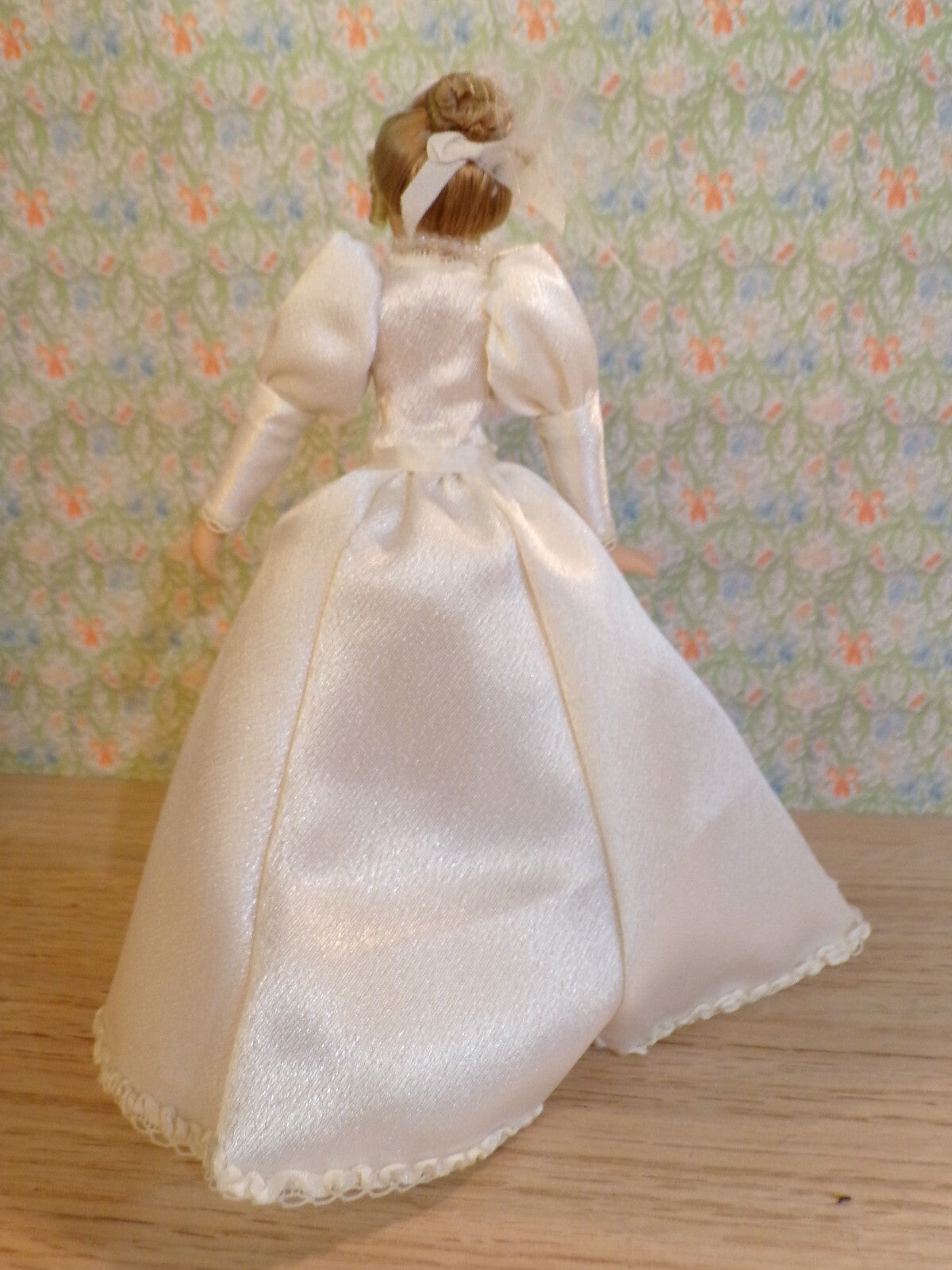 Dollhouse Miniature Porcelain Bride Doll 1/12 Scale