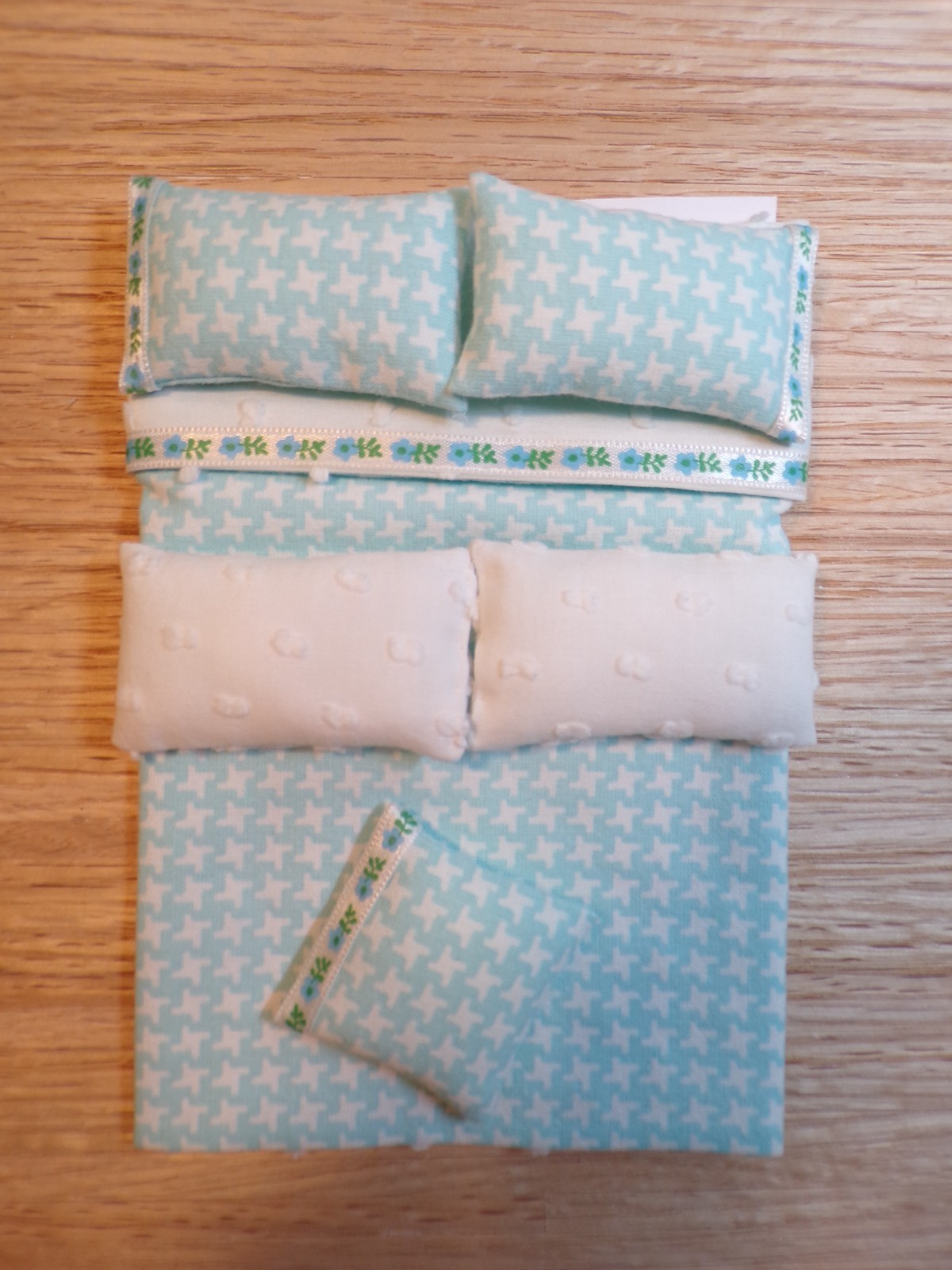 Dollhouse Miniature Double Bed Comforter and Pillow Set V2