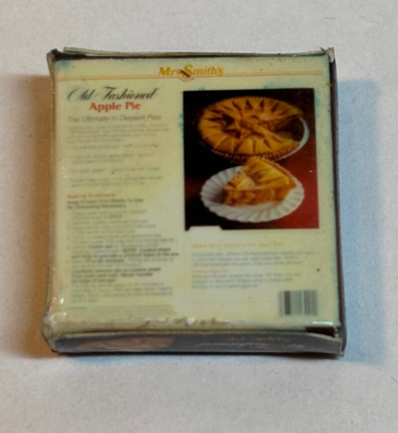 Dollhouse miniature apple pie Box