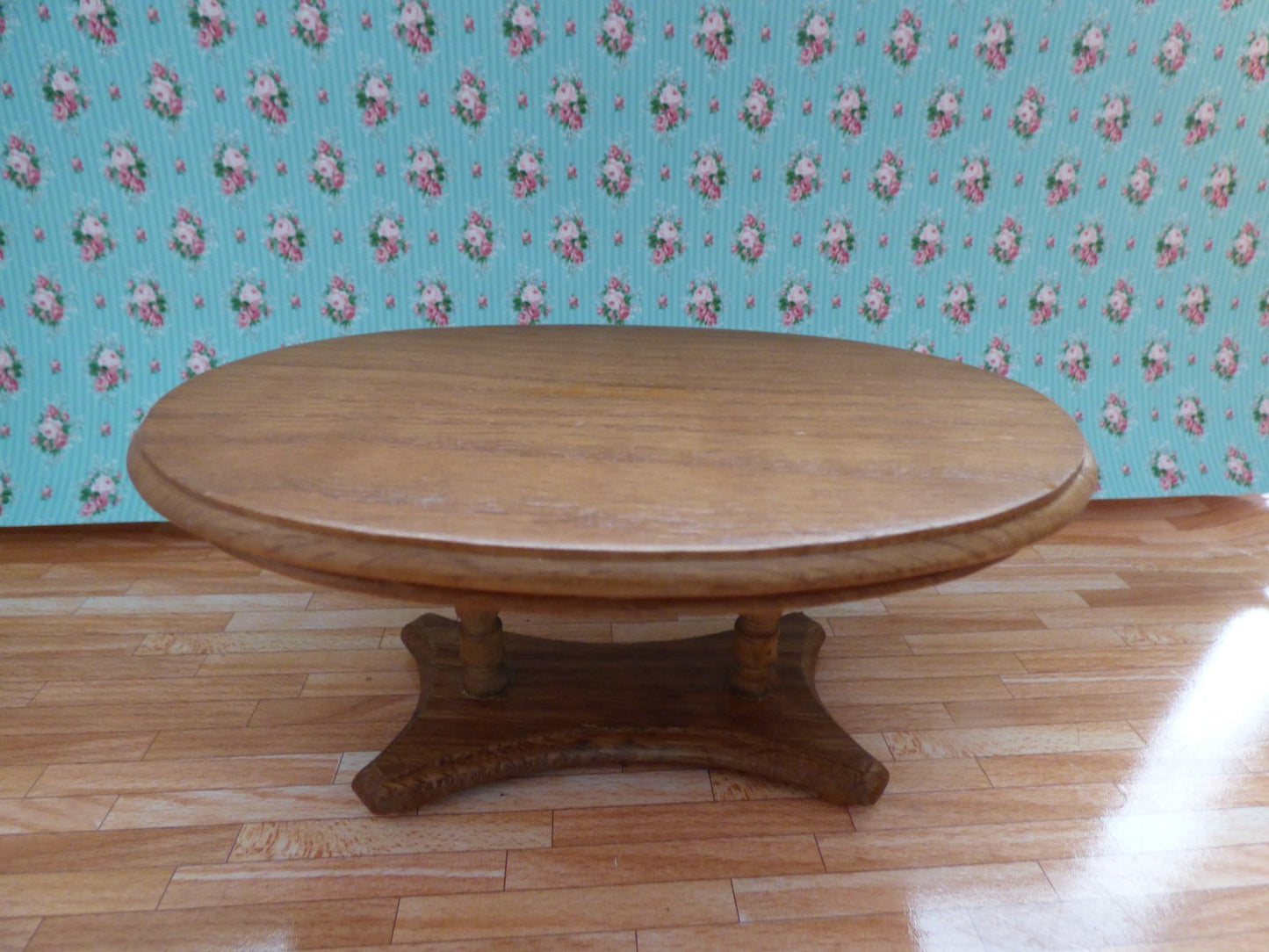 Dollhouse Miniature Solid Oak Kitchen Table & Chairs by Town Square Miniatures