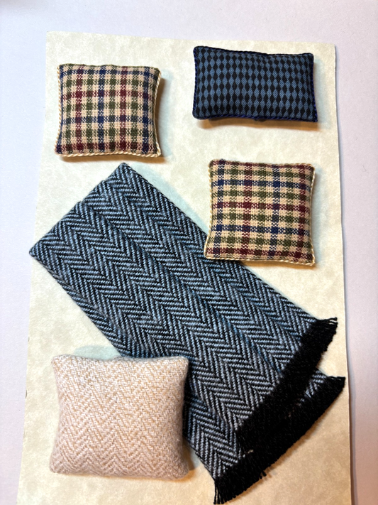 Dollhouse Miniature Black Throw and Pillow Set