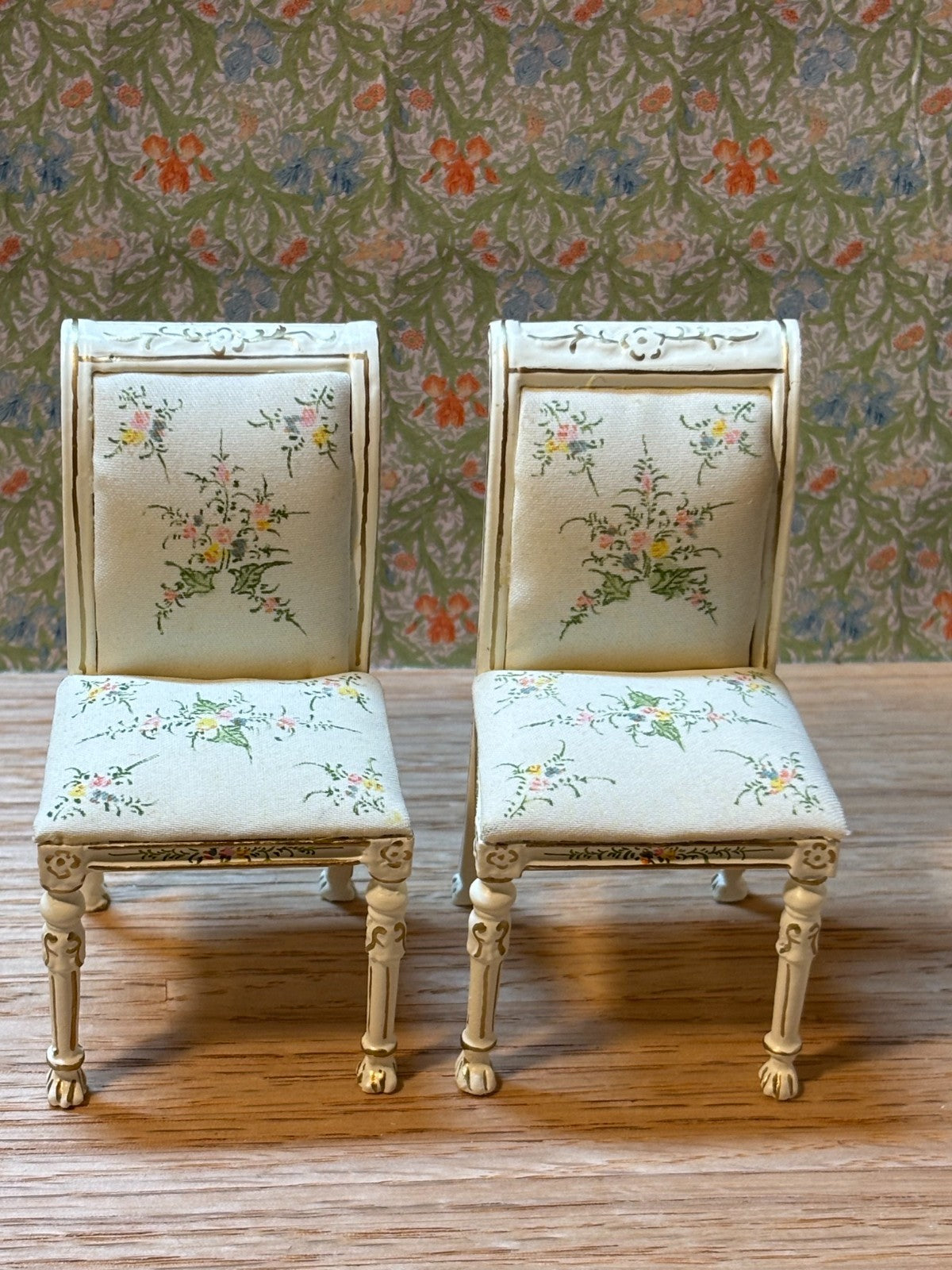 Dollhouse Miniature 6-Piece Dining Set with Oriental Design by Hansson