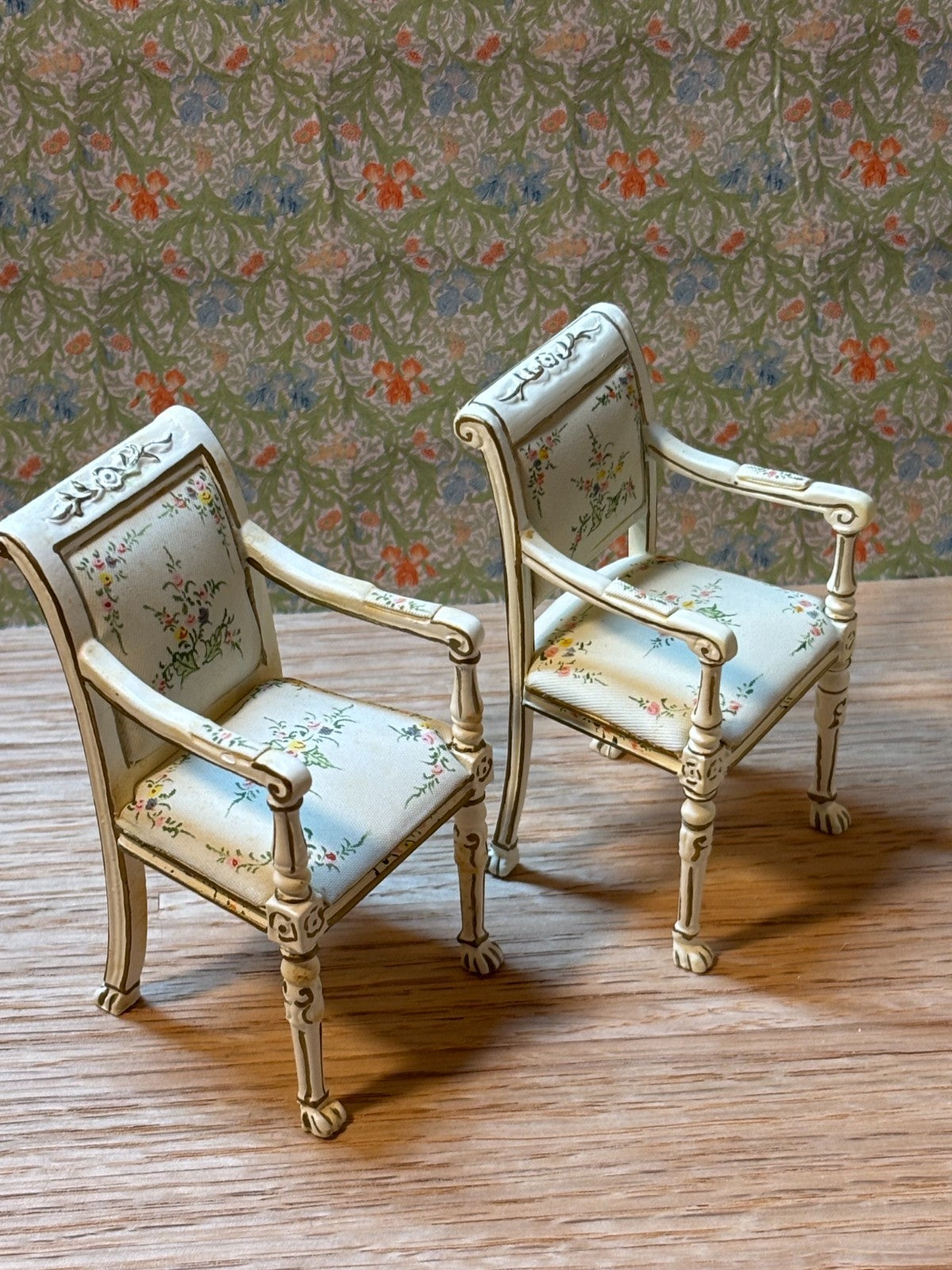 Dollhouse Miniature 6-Piece Dining Set with Oriental Design by Hansson