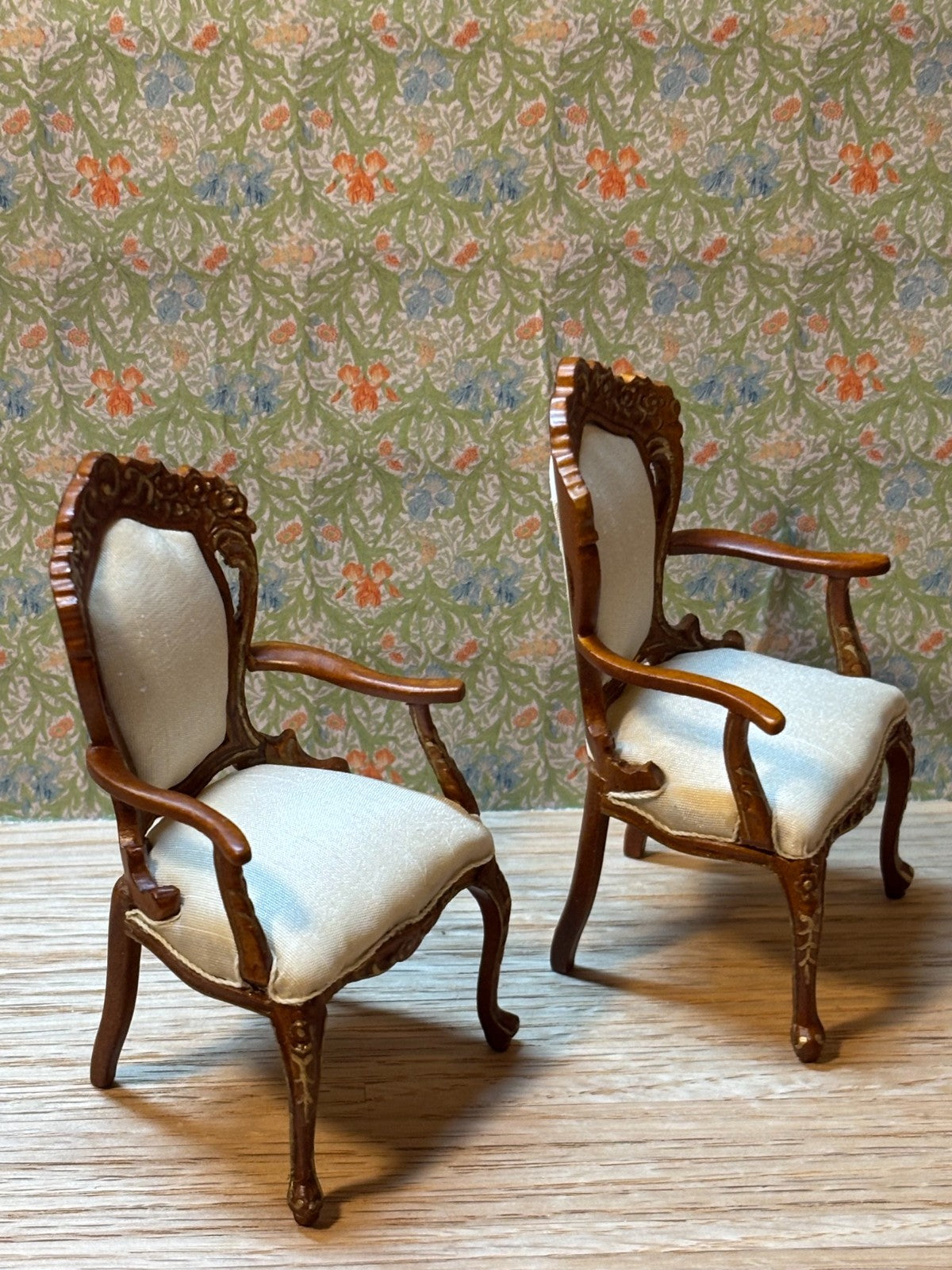Dollhouse Miniature 5-Piece Walnut Pedestal Dining Set by Hansson
