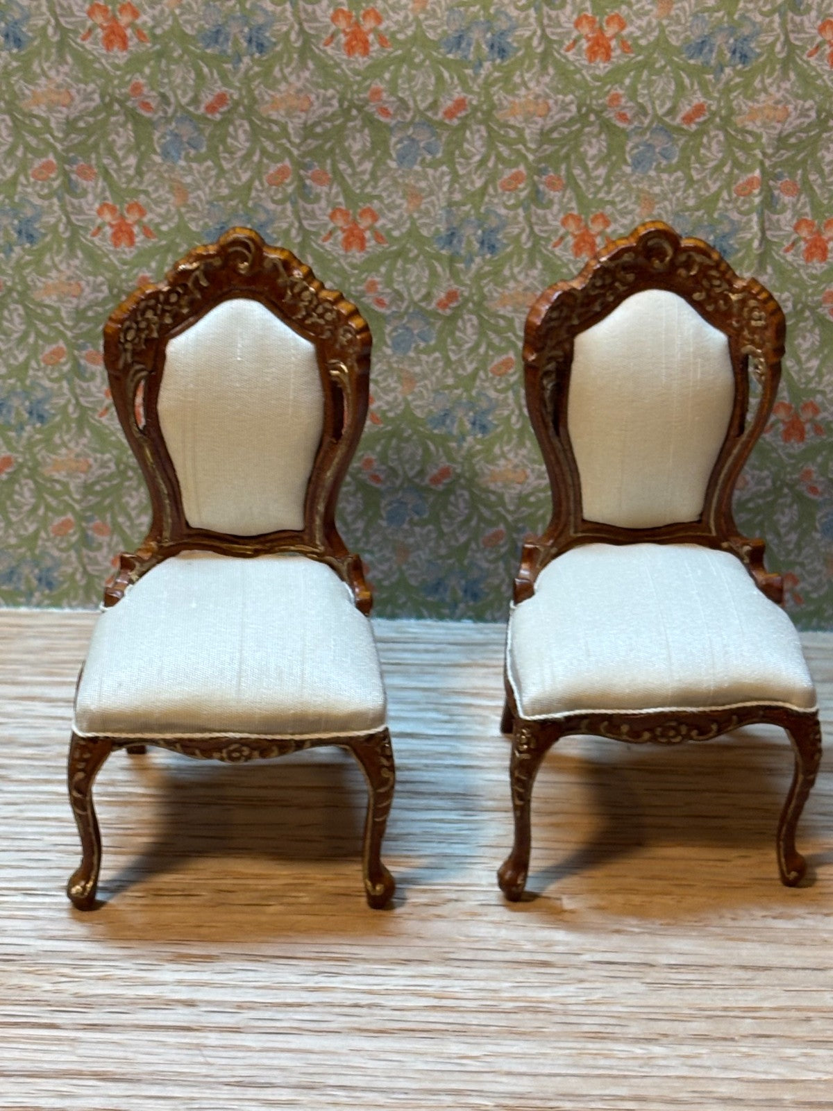 Dollhouse Miniature 5-Piece Walnut Pedestal Dining Set by Hansson