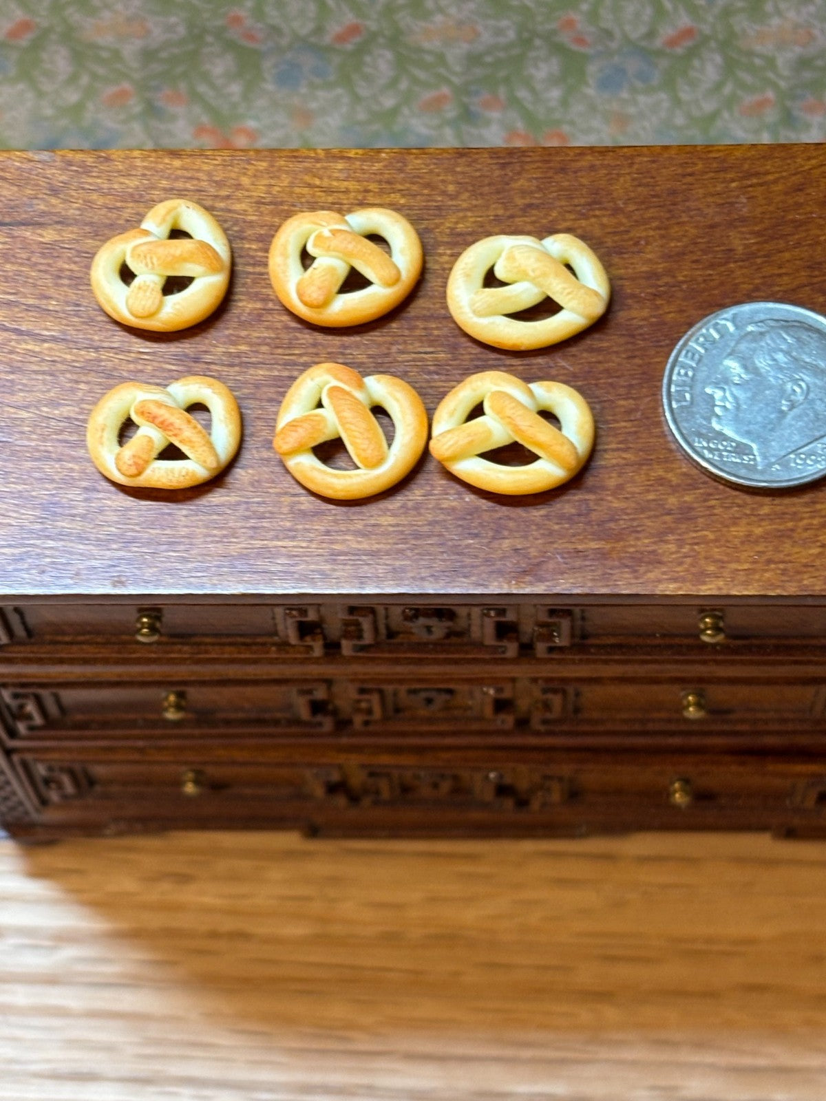 Dollhouse Miniature Set of 6 Pretzels