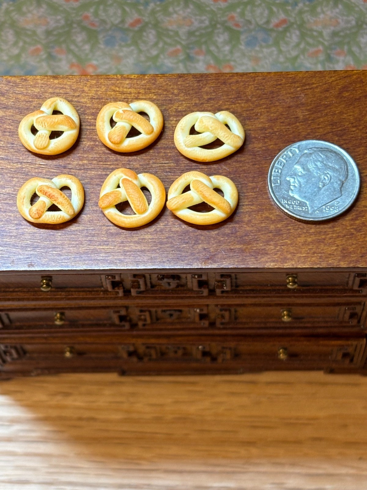 Dollhouse Miniature Set of 6 Pretzels